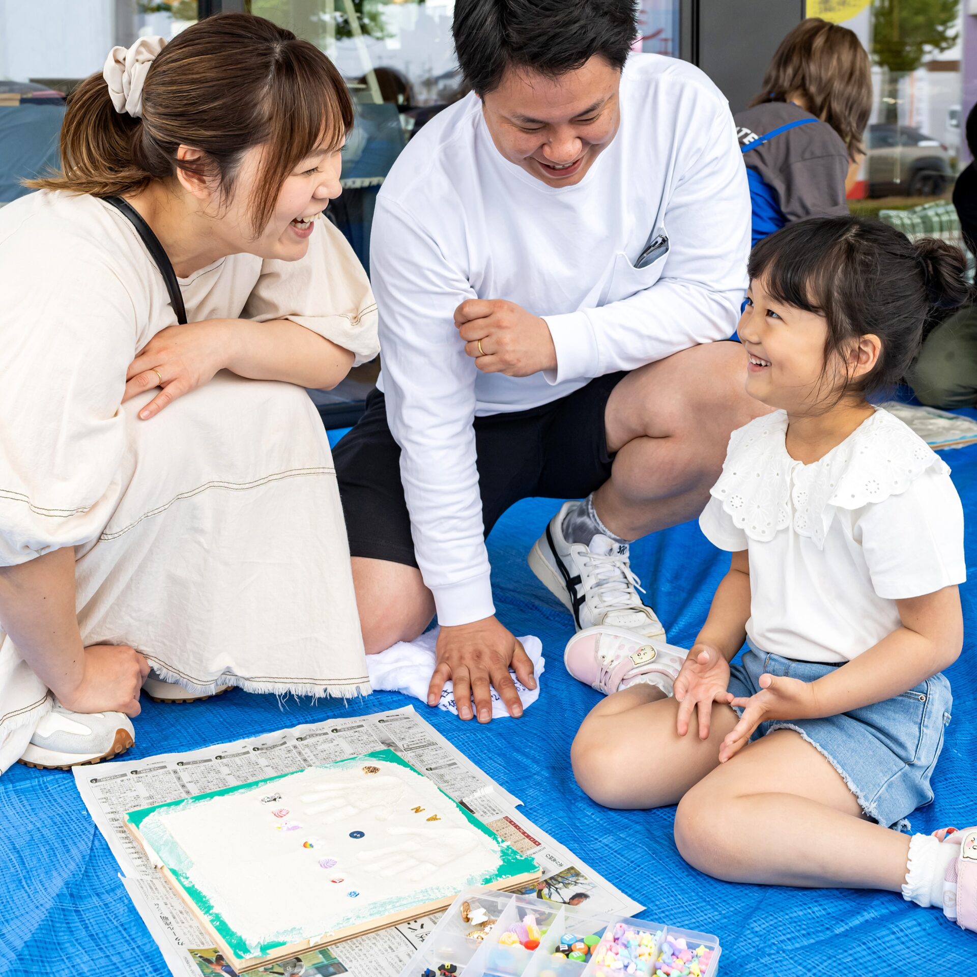 子供と漆喰手形体験会 ～成長の軌跡を父の日ギフトに～